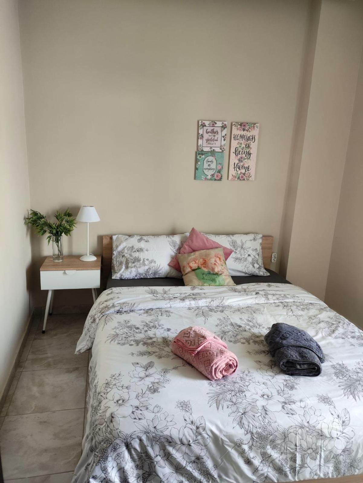 דירות אדסה Downtown Comfy מראה חיצוני תמונה