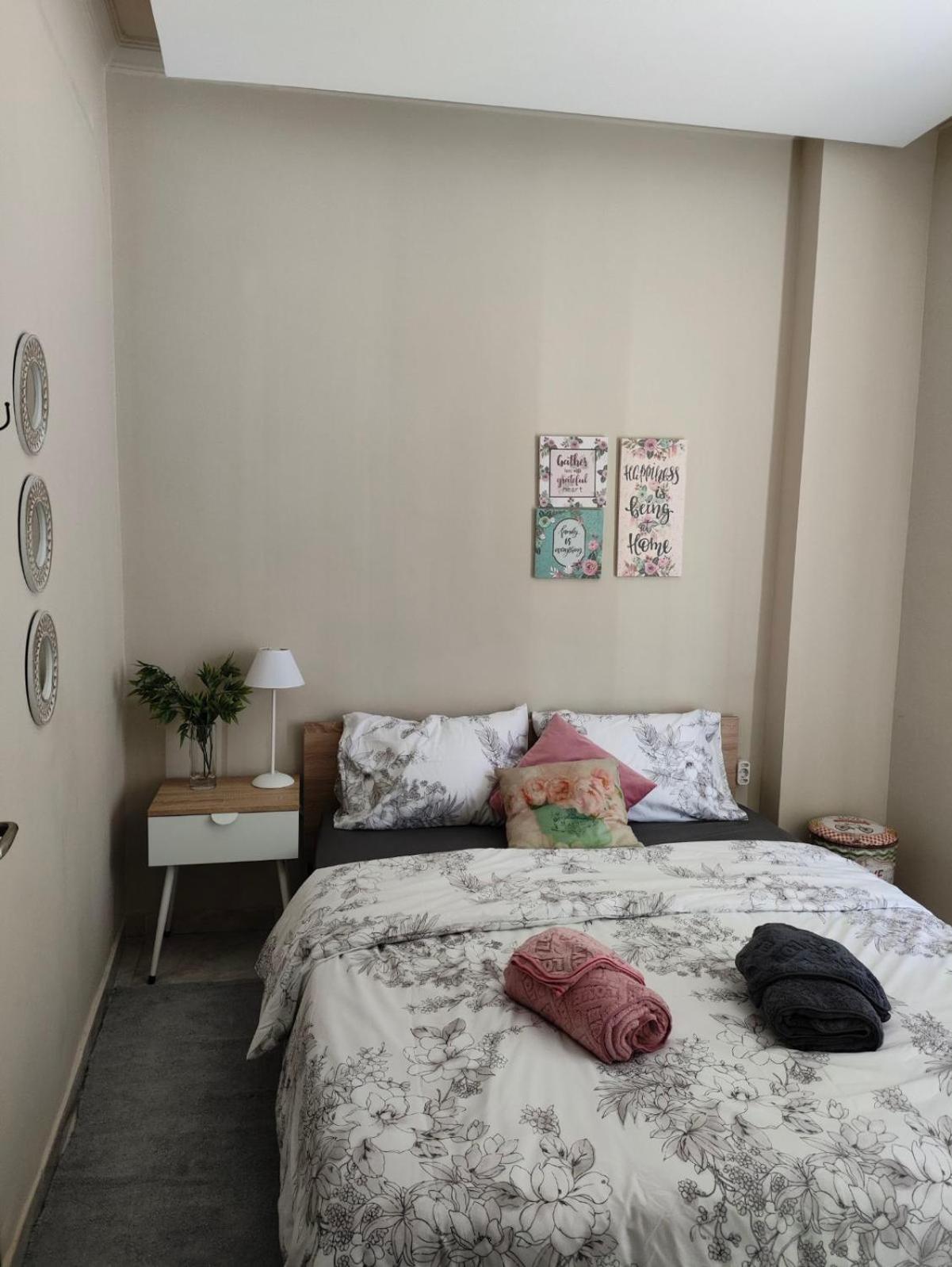 דירות אדסה Downtown Comfy מראה חיצוני תמונה